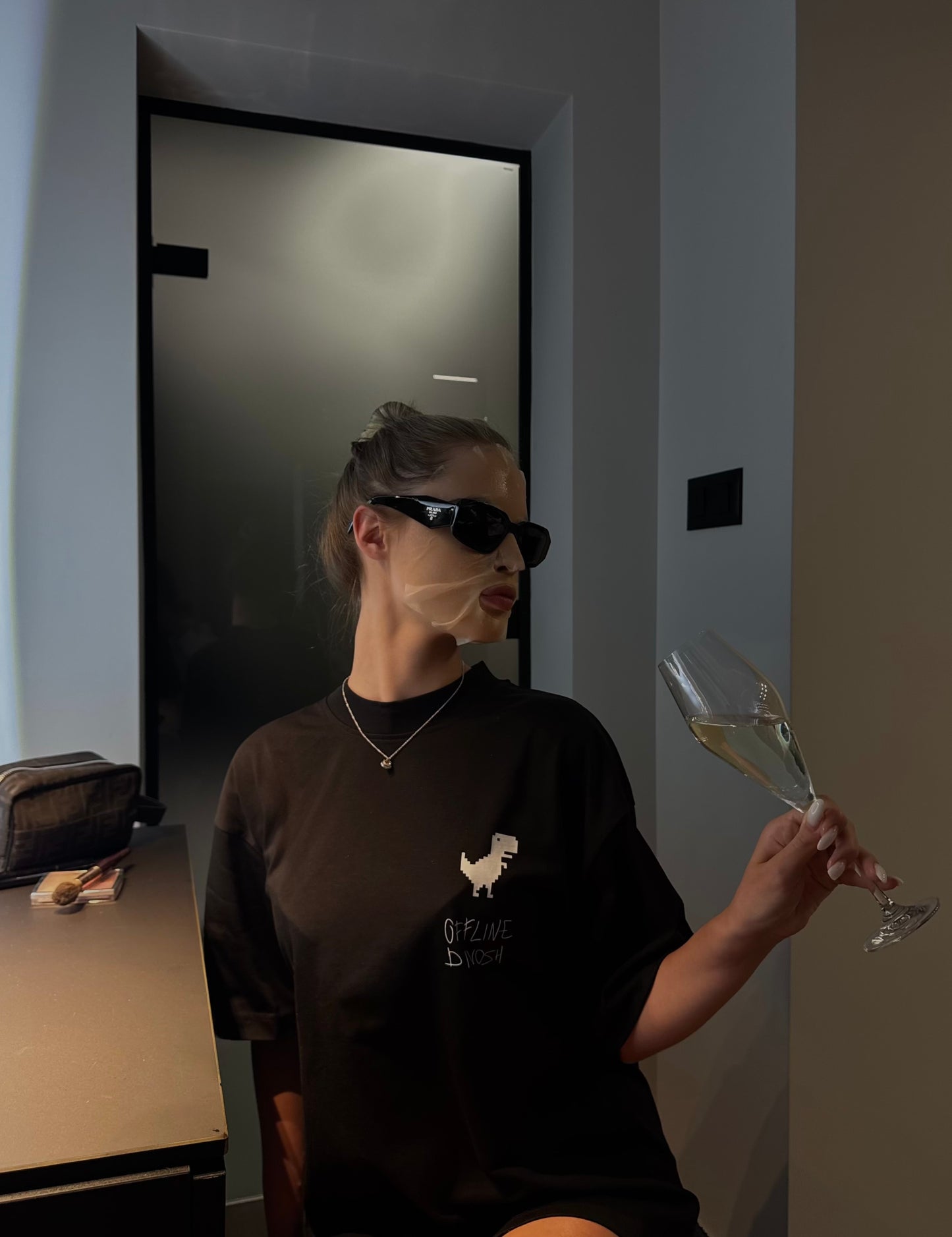 Тениска "Offline is the New Luxury"